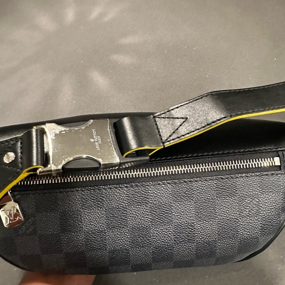 Louis Vuitton Damier Graphite Rainbow Logo Discovery BumBag - Picture 6 of 6